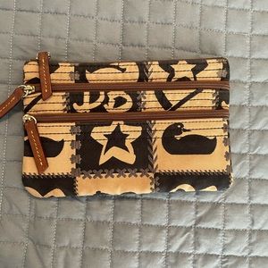 Dooney and Bourke clutch